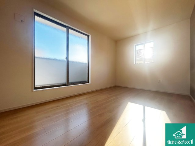 宝塚市小浜　第1期　新築一戸建ての洋室|シンプルな洋室は、自分好みのインテリアが楽しめます♪ご家族とインテリアや家具を選びに行くのは新築購入時の醍醐味の一つです。ぜひお楽しみください♪