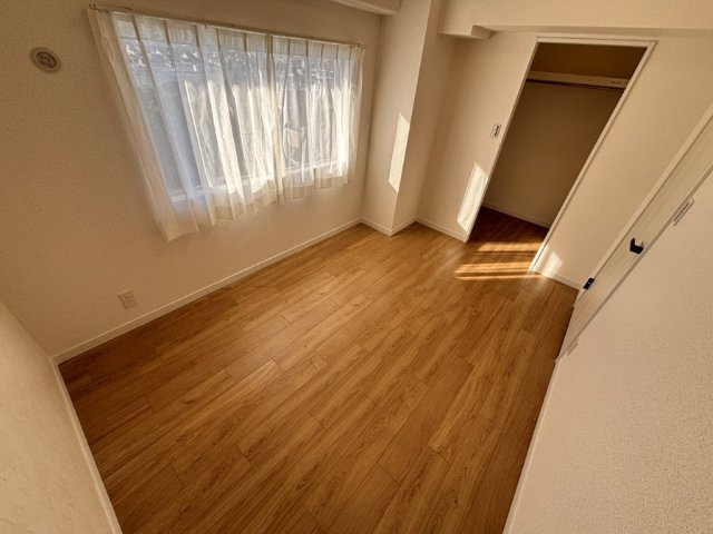 第二東山ハイツの洋室