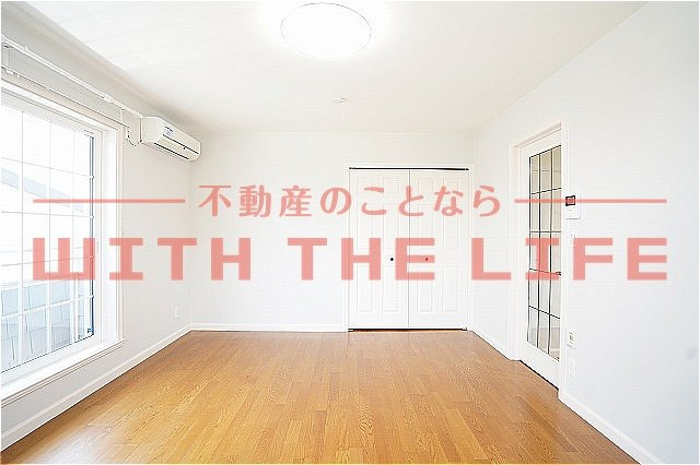 アンズ・アベニュー【10.000円キャッシュバック対象物件】の内装|明るい室内です