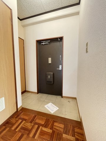 ホワイトクレシアの玄関