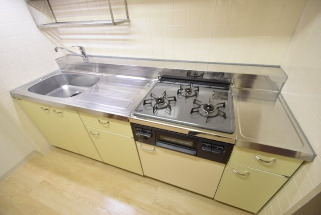 パストラル石井のキッチン|3口ガスコンロ