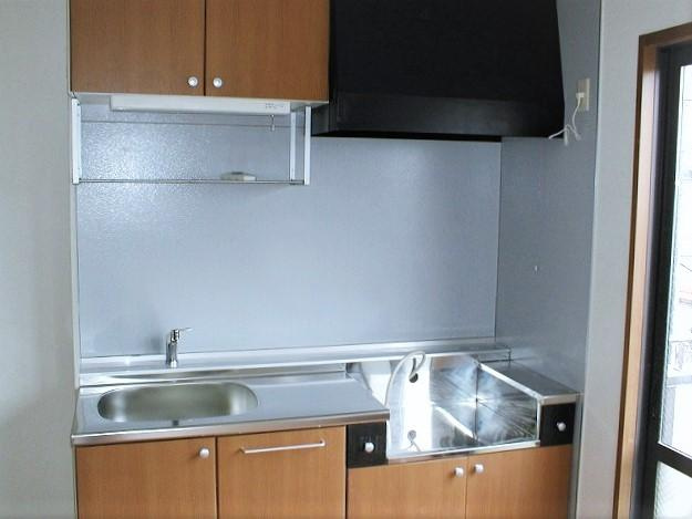 Ｕ．Ｍハイツのキッチン|写真は１号室（２号室は反転タイプ）