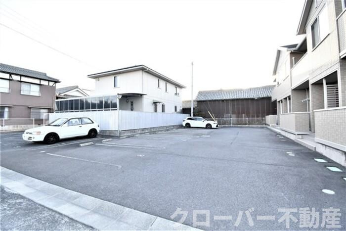 クローリス善通寺の駐車場|駐車場