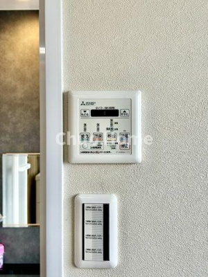 【冷暖房・空調設備】 | 新大橋マンション | 【浴室乾燥機】暖房・冷風・換気・乾燥が可能です。毎日を快適に過ごせるうれしい機能が揃っています。雨の日の洗濯物も安心です。