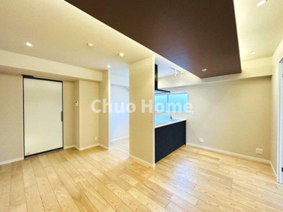 【居間・リビング】 | 新大橋マンション | 【居間・リビング】「ＬＤＫは家族団らんをデザイン」広いＬＤＫでは家族が集まり一緒の時間を過ごせる工夫がされております。何気ない一日の当たり前のひとコマがいつか一生の宝物になります