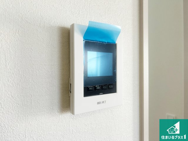 宝塚市小浜　第1期　新築一戸建ての防犯設備|カラーモニターインターホン！声だけでなく来訪者の姿や顔がモニターで確認できるので、小さなお子様がいらっしゃるご家庭でも安心できます！