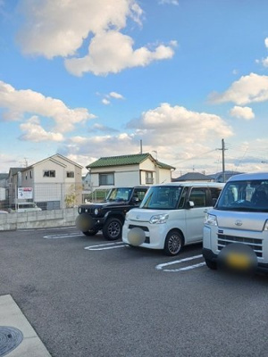【駐車場】 | フォルトゥーナⅥ | 車をお持ちの方に嬉しい駐車場付きの物件です