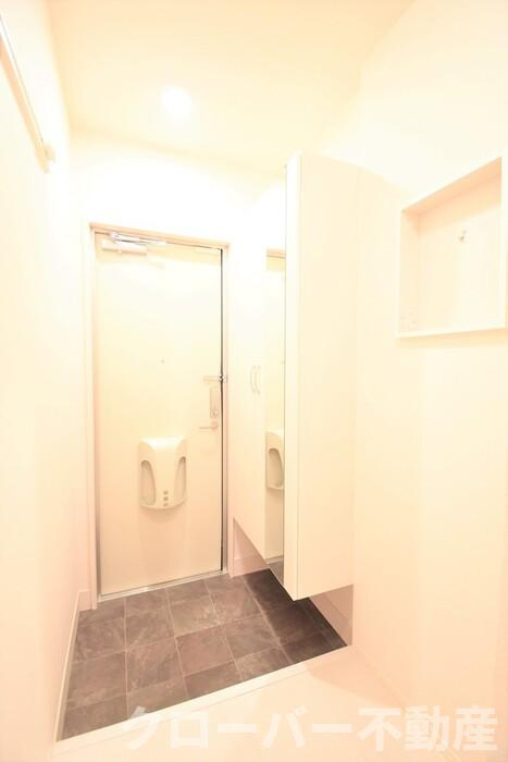 ファミール A棟の玄関|玄関・シューズボックス（トールタイプ）