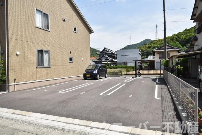 ファミール A棟の駐車場|駐車場