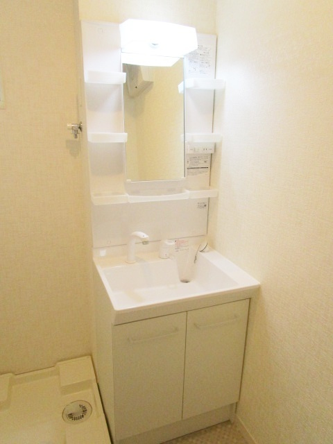 M’s PLACEの洗面所|温水シャワー付洗面化粧台。