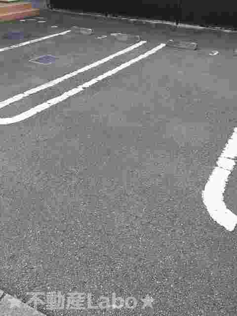 サンハウスⅢの駐車場