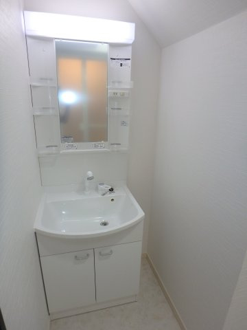 坂戸市伊豆の山町中古戸建の独立洗面台