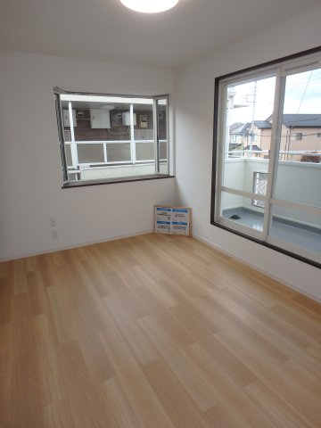 坂戸市伊豆の山町中古戸建の洋室