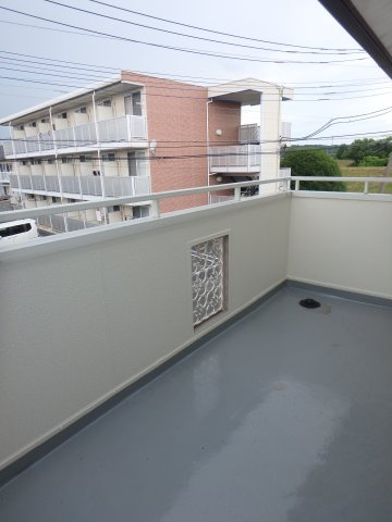 坂戸市伊豆の山町中古戸建のバルコニー