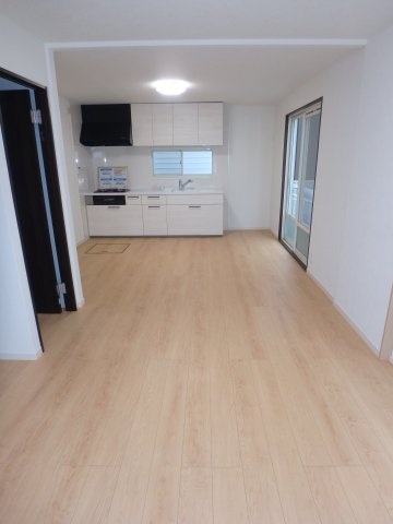 坂戸市伊豆の山町中古戸建の居間・リビング