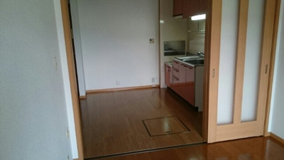 【居間・リビング】 | コニファーⅡ番館Ａ | おしゃれな居間です