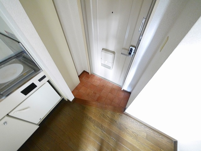 新大マンションの玄関