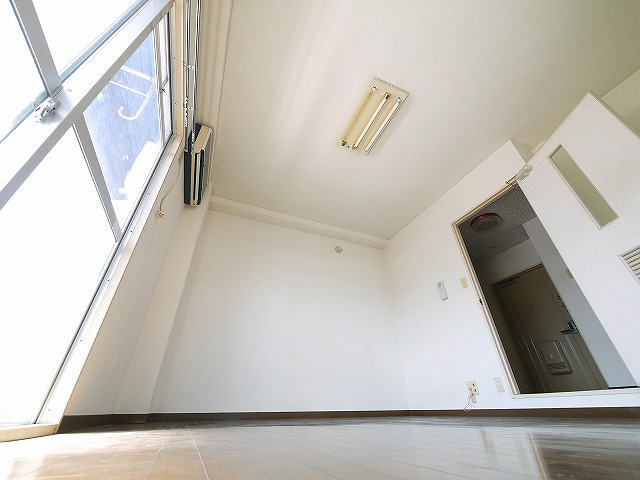 新大マンションの居間・リビング