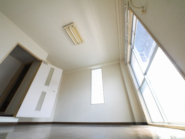 新大マンションの居間・リビング