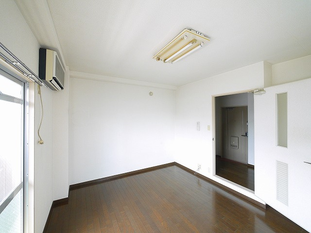 新大マンションの居間・リビング