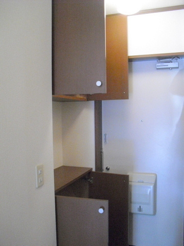 ＯＦＦＳＨＯＲＥの玄関|玄関には上下のシューズボックス