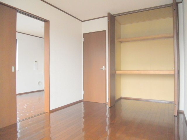 ＯＦＦＳＨＯＲＥの居間・リビング