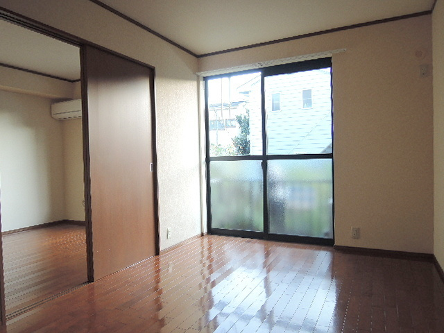 ＯＦＦＳＨＯＲＥの洋室