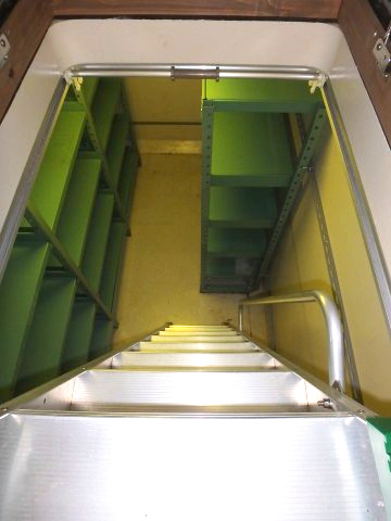 芦屋市朝日ケ丘町・一戸建の収納|床下備蓄庫：ワイン貯蔵庫など多目的にご利用いただけます