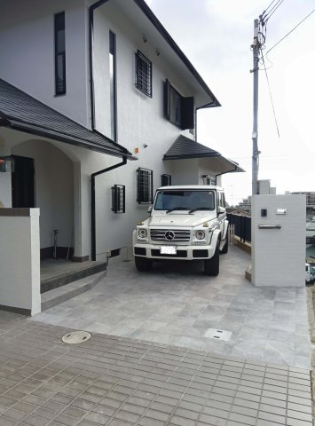 芦屋市朝日ケ丘町・一戸建の駐車場|令和7年12月に西側のお庭を駐車スペースに変更工事済。