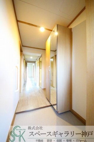 明石清水第2高層住宅の玄関|※お部屋により仕様が異なる場合があります※