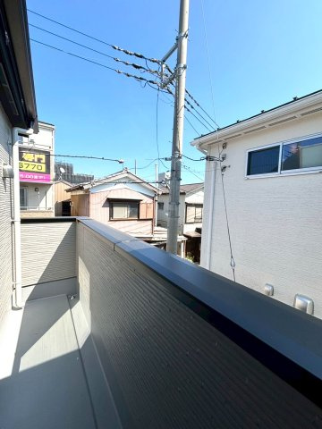 三郷市　中央5丁目　新築戸建　全1棟のバルコニー|開放的で明るい空間を演出してくれるバルコニーです