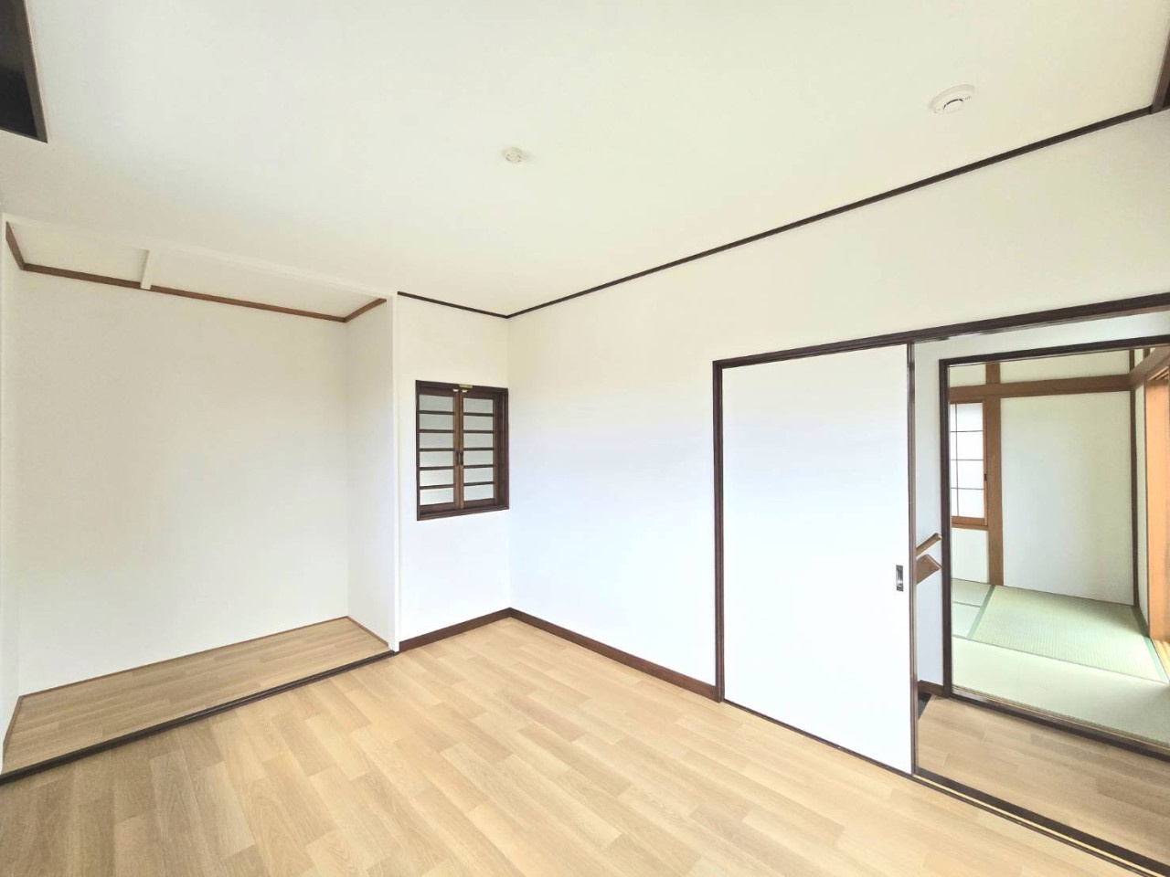 小山市中久喜1丁目の洋室|2階の洋室6帖。シンプルな内装で家具配置もしやすく、子ども部屋や書斎にもおすすめです。