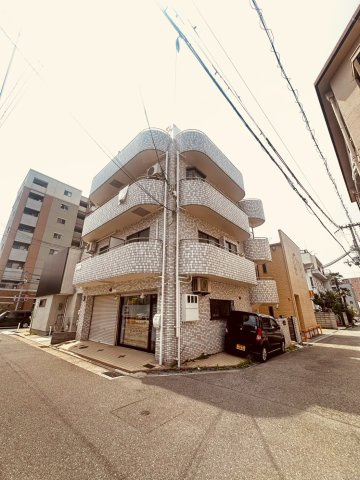 プチパレスの外観