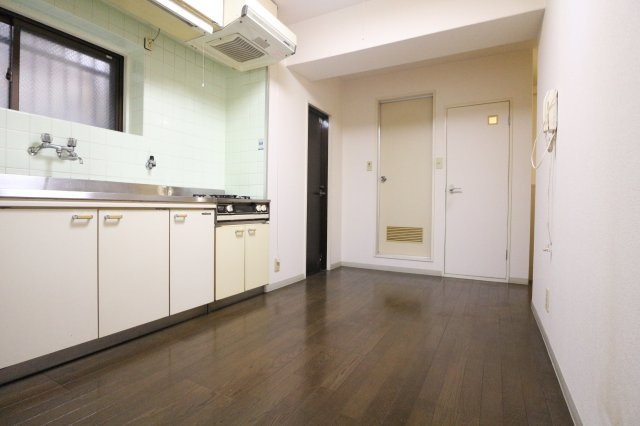 プチパレスの居間・リビング