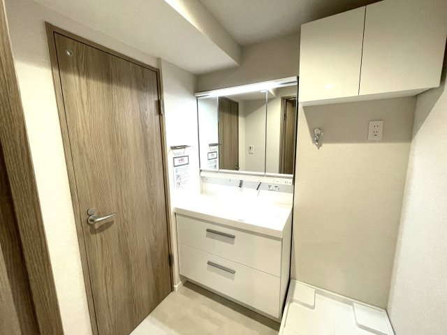 エクセレンス荒江の独立洗面台|三面鏡は忙しい朝の味方です☆