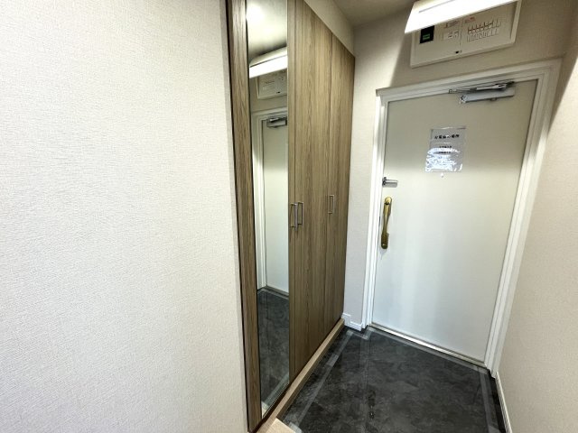 エクセレンス荒江の玄関|下足入付きなので玄関をきれいに保てます☆