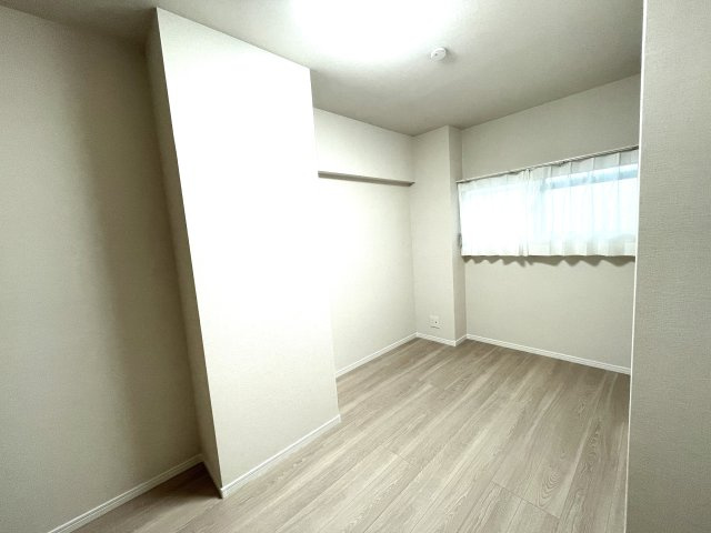 エクセレンス荒江の洋室|子供部屋や書斎によさそうです☆