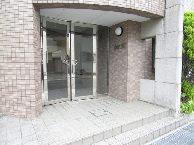 リブェール宝塚Ⅱのエントランス