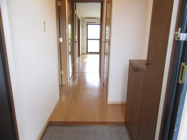 リブェール宝塚Ⅱの玄関