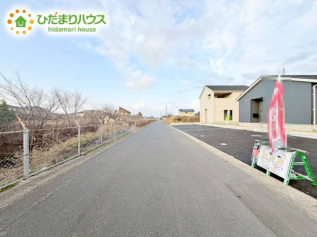 【前面道路含む現地写真】 | 鹿嶋市粟生第1　新築戸建　3号棟 | ご家族でお車に乗る方に！広い前面道路です！