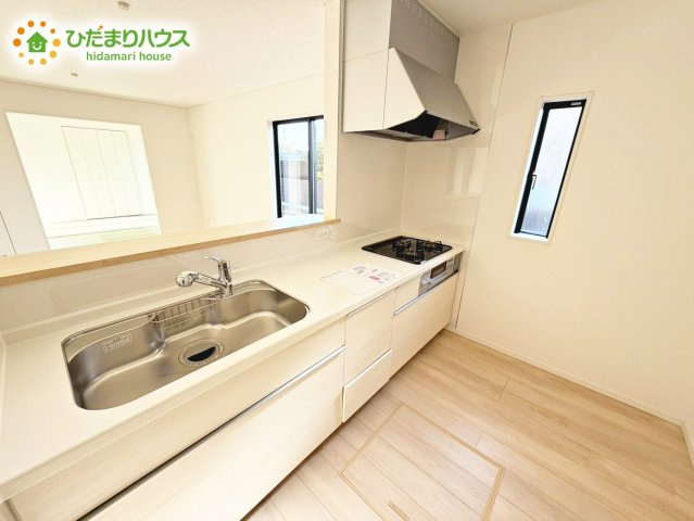 【キッチン】 | 鹿嶋市粟生第1　新築戸建　3号棟 | 広々として使い勝手のよい明るく開放的なキッチン