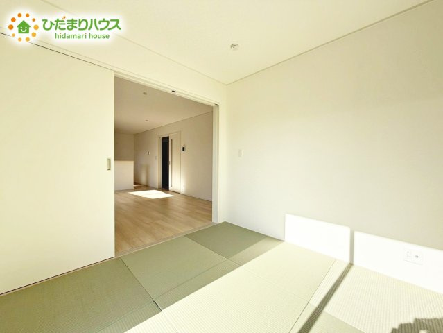 【和室】 | 鹿嶋市粟生第1　新築戸建　3号棟 | 小さなお子さまのいる方におすすめ！リビング横の和室でお子様が遊んでる様子も確認できます(^^)/