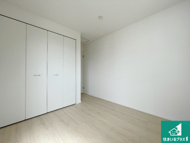 枚方市渚本町　第1期　新築一戸建ての洋室|シンプルな洋室は、自分好みのインテリアが楽しめます♪ご家族とインテリアや家具を選びに行くのは新築購入時の醍醐味の一つです。ぜひお楽しみください♪