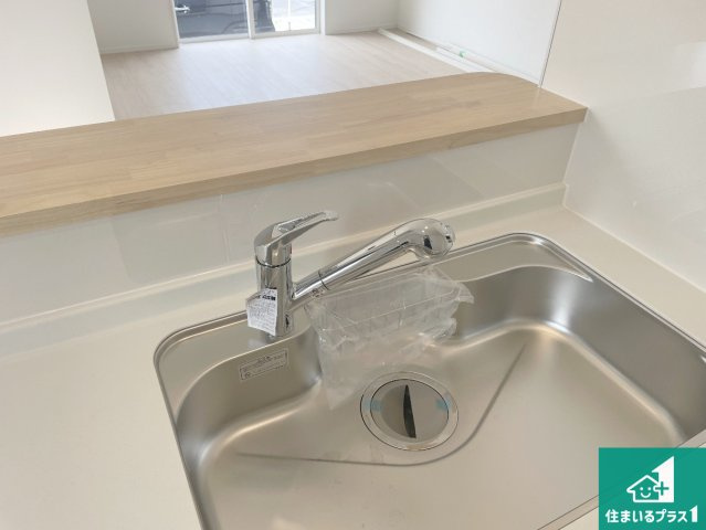 枚方市渚本町　第1期　新築一戸建ての設備|浄水器を内蔵！炊飯時、お茶を作る時に安心してお水を使えます！お湯と冷水、浄水と原水、シャワーの切替えもワンタッチです！