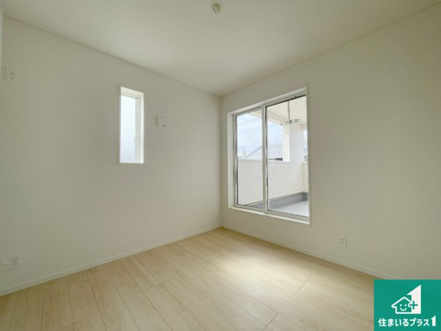 枚方市渚本町　第1期　新築一戸建ての洋室|シンプルな洋室は、自分好みのインテリアが楽しめます♪ご家族とインテリアや家具を選びに行くのは新築購入時の醍醐味の一つです。ぜひお楽しみください♪