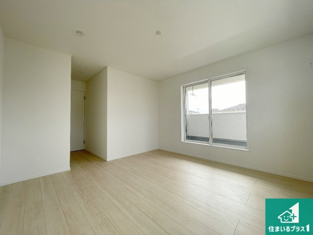 枚方市渚本町　第1期　新築一戸建ての洋室|シンプルな洋室は、自分好みのインテリアが楽しめます♪ご家族とインテリアや家具を選びに行くのは新築購入時の醍醐味の一つです。ぜひお楽しみください♪