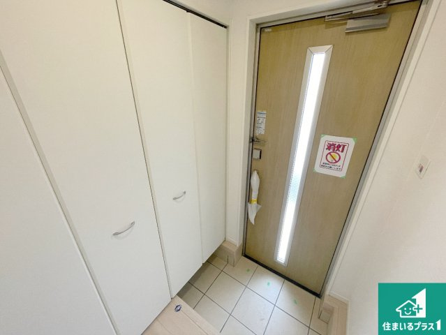 枚方市渚本町　第1期　新築一戸建ての玄関|シューズボックスにはたくさんの靴が収納できるので玄関周りはいつもスッキリ！ご家族が増えても安心！