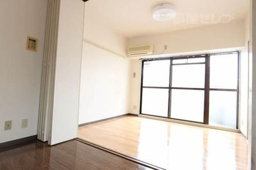 エスト葵南マンションの居間・リビング