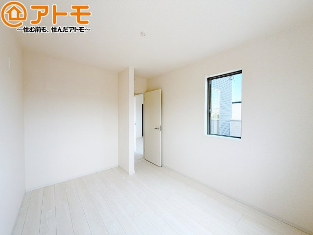 【子供部屋】 | 駿河区下川原五丁目10期　新築戸建　5号棟 | 全室収納があるので、家族それぞれのお洋服や季節家電もしっかり収納できます♪