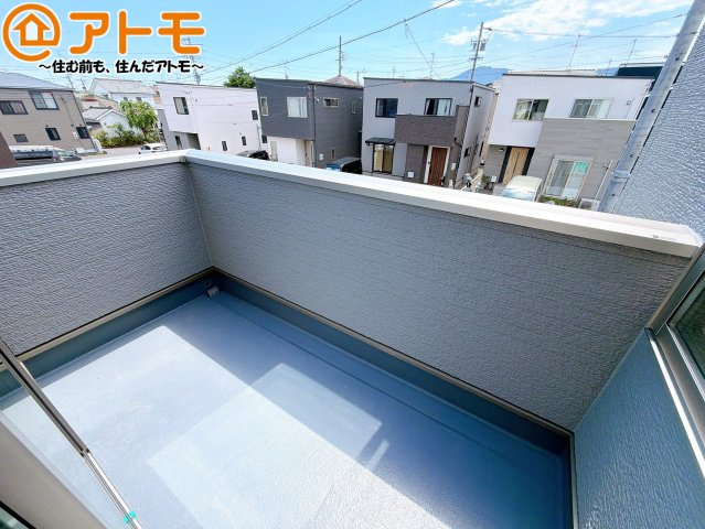 【バルコニー】 | 駿河区下川原五丁目10期　新築戸建　5号棟 | 陽当りの良いバルコニーはお洗濯物はもちろんお布団もふかふかになります♪